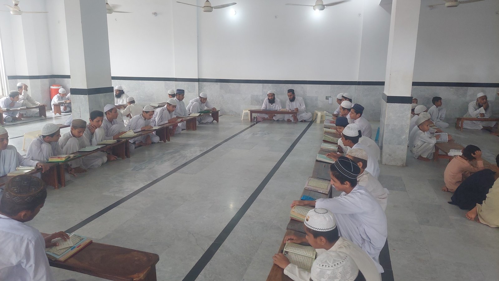کلاس میں مطالعہ