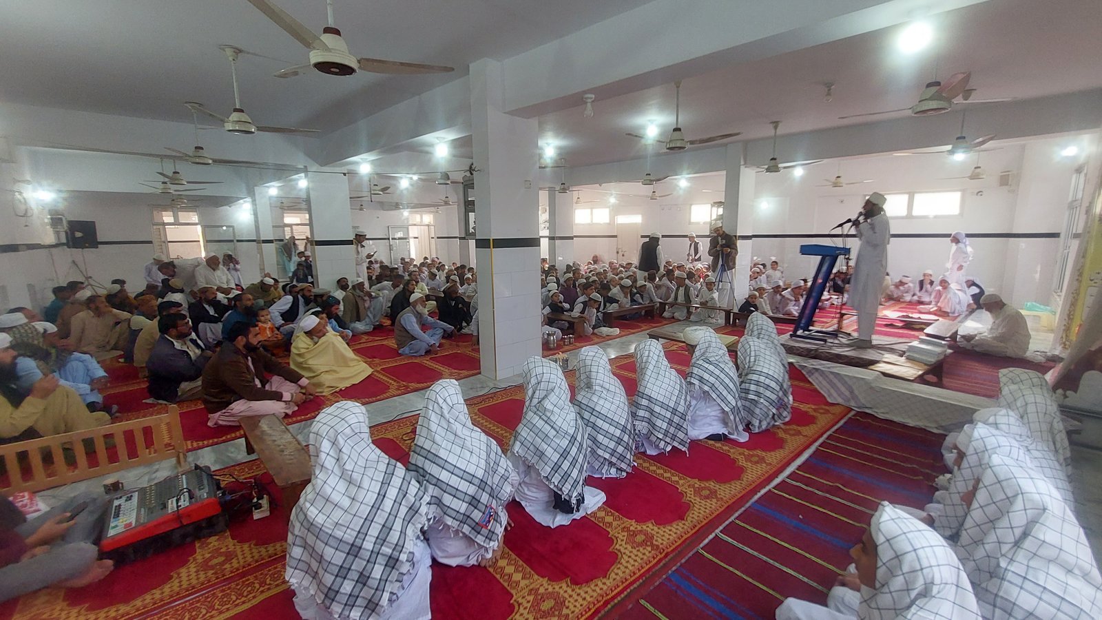 مدرسے کی تعلیمی اور اجتماعی زندگی دیکھیے