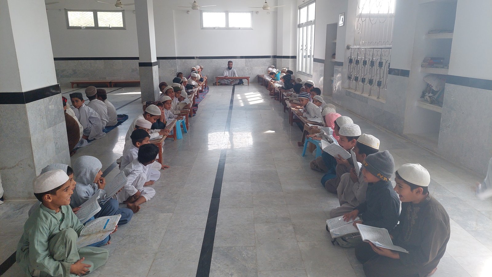 نظم، ادب اور توجہ کے ساتھ تعلیم
